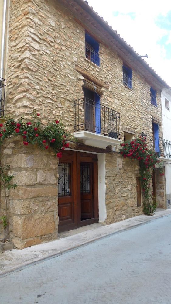 Aras De Los Olmos Casa Rural Aras Apartamentos Turisticos المظهر الخارجي الصورة