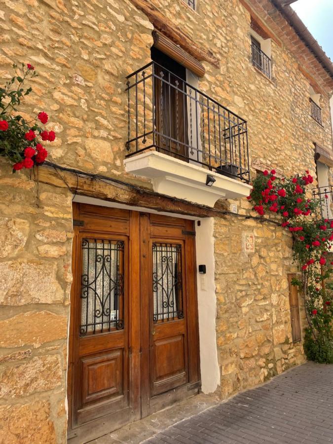 Aras De Los Olmos Casa Rural Aras Apartamentos Turisticos المظهر الخارجي الصورة